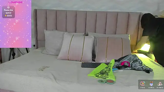 alaya noir  online show from November 25, 12:16 pm