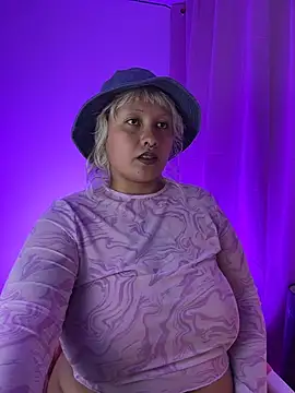 pinkbaddie777 online show from January 16, 5:00 am