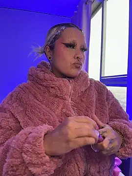 Snapshot of pinkbaddie777 chatting on February 1, 10:30 pm pinkbaddie777 online show from February 1, 10:30 pm