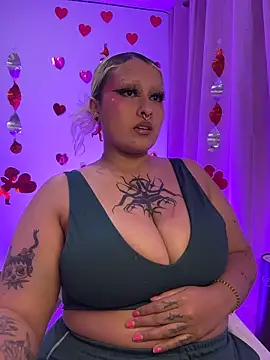 Snapshot of pinkbaddie777 chatting on February 8, 2:48 am pinkbaddie777 online show from February 8, 2:48 am