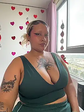 Snapshot of pinkbaddie777 chatting on February 8, 10:13 pm pinkbaddie777 online show from February 8, 10:13 pm