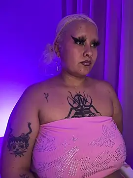 Snapshot of pinkbaddie777 chatting on February 20, 8:05 am pinkbaddie777 online show from February 20, 8:05 am