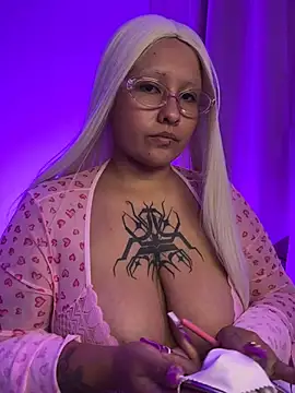 Snapshot of pinkbaddie777 chatting on February 25, 2:54 am pinkbaddie777 online show from February 25, 2:54 am