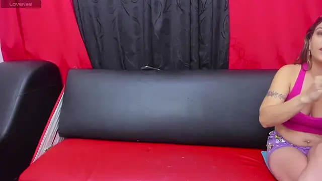 Snapshot of In_my_room_anything_goes chatting on July 10, 3:55 am In my room anything goes online show from July 10, 3:55 am