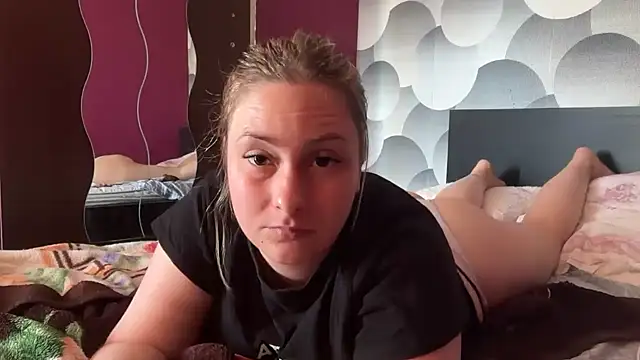 Snapshot of EngelHelene chatting on July 4, 9:37 am EngelHelene online show from July 4, 9:37 am