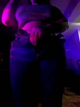 Snapshot of BrowningNoonday chatting on October 29, 1:19 am BrowningNoonday online show from October 29, 1:19 am