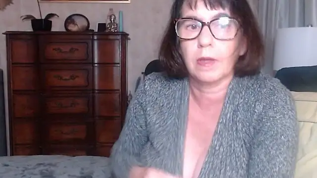 BigbustedBrenda online show from December 5, 5:31 pm