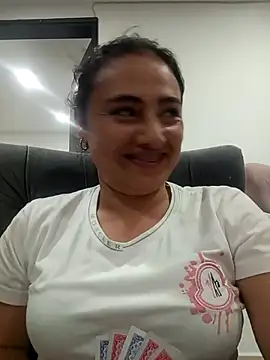 Snapshot of solandrea chatting on November 7, 11:27 pm solandrea online show from November 7, 11:27 pm