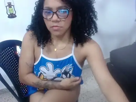 Snapshot of IsabellaMoretti_ chatting on October 28, 10:01 pm IsabellaMoretti  online show from October 28, 10:01 pm