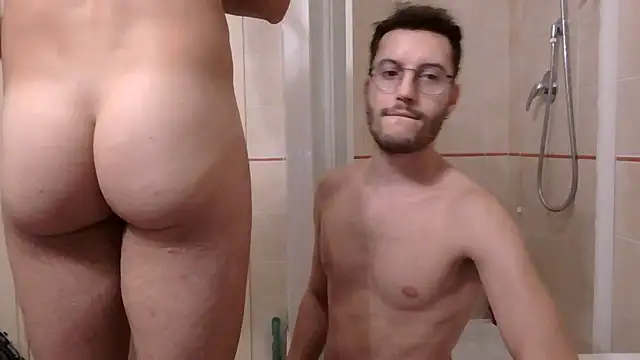 Snapshot of Amicisegreti2 chatting on November 2, 10:12 pm Amicisegreti2 online show from November 2, 10:12 pm