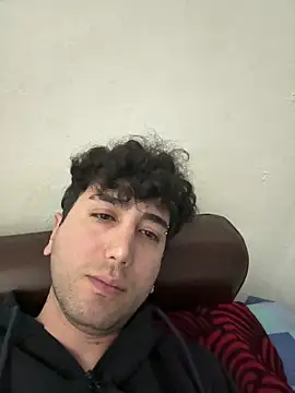 Snapshot of Hernann19 chatting on December 15, 8:35 pm Hernann19 online show from December 15, 8:35 pm