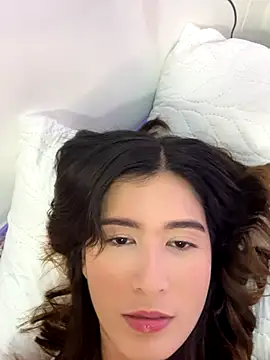 Snapshot of emilyy1_ chatting on October 29, 3:20 am emilyy1 online show from October 29, 3:20 am