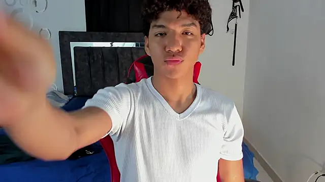 Snapshot of Maximiliano_Khalil chatting on January 5, 7:17 pm Maximiliano Khalil online show from January 5, 7:17 pm