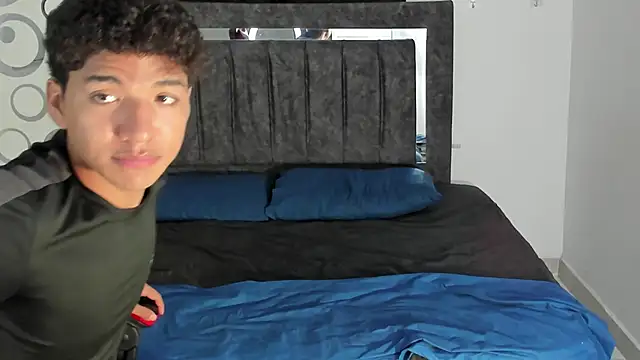 Snapshot of Maximiliano_Khalil chatting on January 18, 7:39 pm Maximiliano Khalil online show from January 18, 7:39 pm