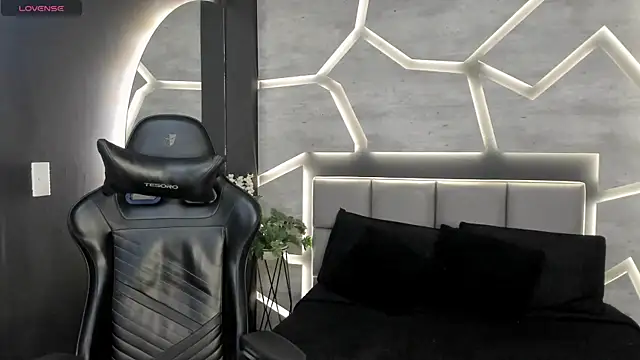 Snapshot of DakotaRussell_ chatting on January 6, 11:14 am DakotaRussell online show from January 6, 11:14 am