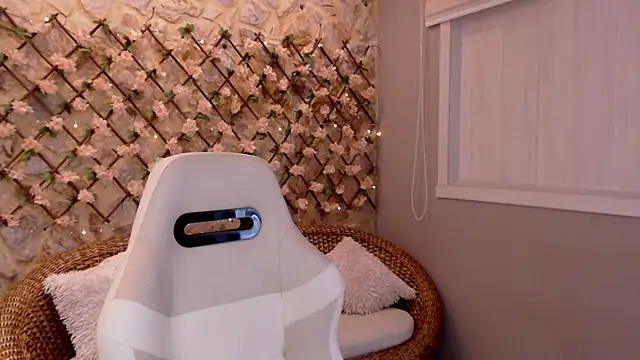 Snapshot of DakotaRussell_ chatting on January 11, 2:44 pm DakotaRussell online show from January 11, 2:44 pm