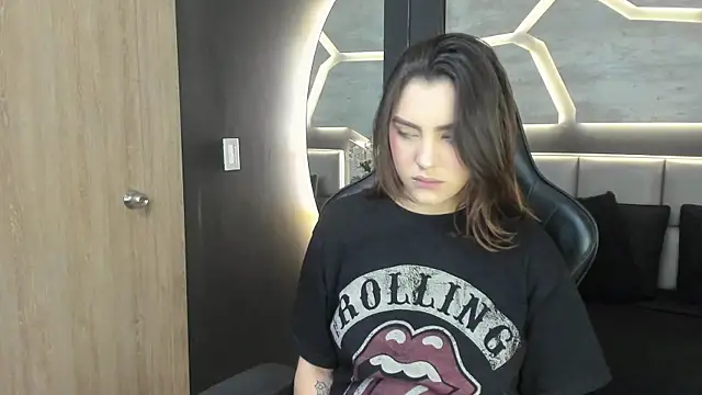 Snapshot of DakotaRussell_ chatting on January 13, 1:05 pm DakotaRussell online show from January 13, 1:05 pm