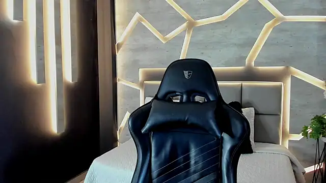 Snapshot of DakotaRussell_ chatting on February 8, 1:25 pm DakotaRussell online show from February 8, 1:25 pm