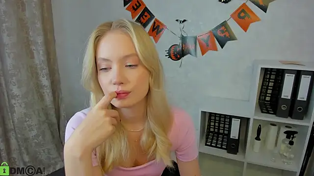 Snapshot of Melanie_Ryer chatting on October 29, 1:19 am Melanie Ryer online show from October 29, 1:19 am