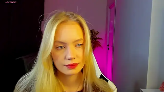 Melanie Ryer online show from November 6, 1:17 am