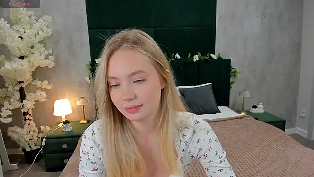 Melanie Ryer online show from November 14, 11:35 pm