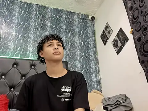 Snapshot of matewhottx18 chatting on November 3, 3:02 pm matewhottx18 online show from November 3, 3:02 pm