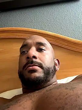 Snapshot of bigblackcock101 chatting on October 31, 5:19 am bigblackcock101 online show from October 31, 5:19 am