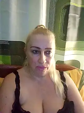 Snapshot of Esenia505 chatting on December 2, 4:57 pm Esenia505 online show from December 2, 4:57 pm