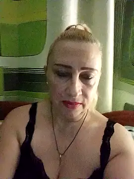 Snapshot of Esenia505 chatting on December 17, 3:23 am Esenia505 online show from December 17, 3:23 am