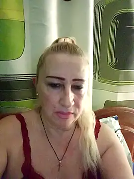 Snapshot of Esenia505 chatting on December 17, 4:02 pm Esenia505 online show from December 17, 4:02 pm