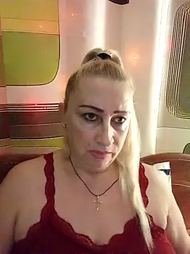 Snapshot of Esenia505 chatting on December 18, 5:41 pm Esenia505 online show from December 18, 5:41 pm