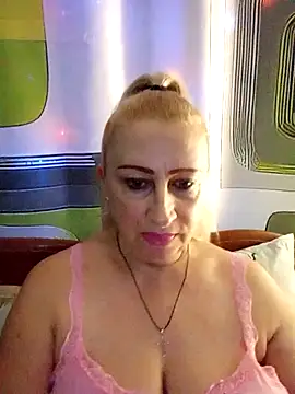 Snapshot of Esenia505 chatting on December 22, 5:48 am Esenia505 online show from December 22, 5:48 am