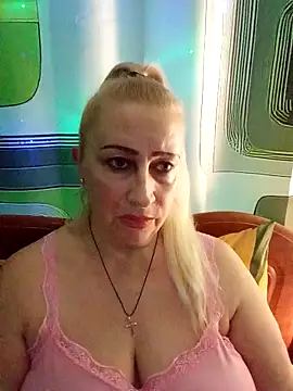 Snapshot of Esenia505 chatting on December 22, 6:05 pm Esenia505 online show from December 22, 6:05 pm