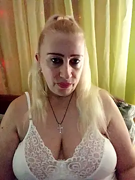 Snapshot of Esenia505 chatting on January 10, 9:22 am Esenia505 online show from January 10, 9:22 am