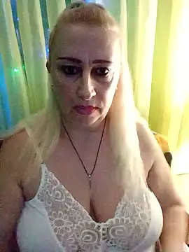 Snapshot of Esenia505 chatting on January 11, 2:16 am Esenia505 online show from January 11, 2:16 am