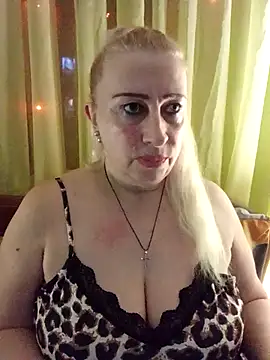 Snapshot of Esenia505 chatting on January 11, 2:33 pm Esenia505 online show from January 11, 2:33 pm