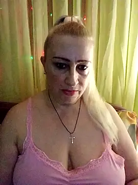 Snapshot of Esenia505 chatting on January 13, 3:12 am Esenia505 online show from January 13, 3:12 am