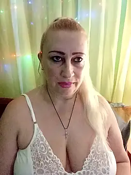 Snapshot of Esenia505 chatting on January 14, 3:23 am Esenia505 online show from January 14, 3:23 am