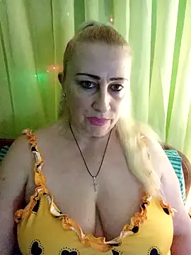 Snapshot of Esenia505 chatting on January 14, 5:07 pm Esenia505 online show from January 14, 5:07 pm