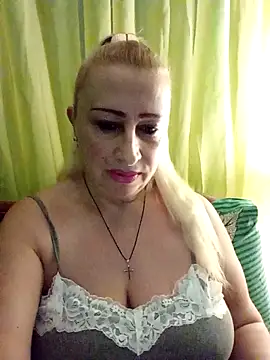 Snapshot of Esenia505 chatting on January 16, 7:45 am Esenia505 online show from January 16, 7:45 am