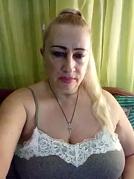 Snapshot of Esenia505 chatting on January 16, 7:51 pm Esenia505 online show from January 16, 7:51 pm