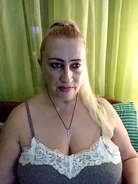 Snapshot of Esenia505 chatting on January 17, 7:57 am Esenia505 online show from January 17, 7:57 am