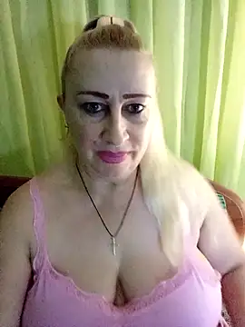 Snapshot of Esenia505 chatting on January 18, 9:13 am Esenia505 online show from January 18, 9:13 am