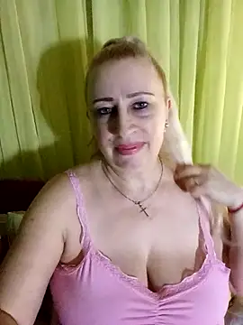 Snapshot of Esenia505 chatting on February 5, 8:30 am Esenia505 online show from February 5, 8:30 am