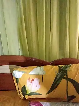 Snapshot of Esenia505 chatting on February 5, 8:35 pm Esenia505 online show from February 5, 8:35 pm