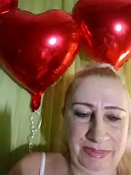 Snapshot of Esenia505 chatting on February 17, 4:20 am Esenia505 online show from February 17, 4:20 am