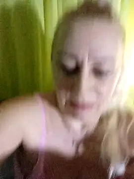 Snapshot of Esenia505 chatting on February 18, 4:30 am Esenia505 online show from February 18, 4:30 am