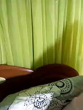 Snapshot of Esenia505 chatting on February 20, 7:36 pm Esenia505 online show from February 20, 7:36 pm