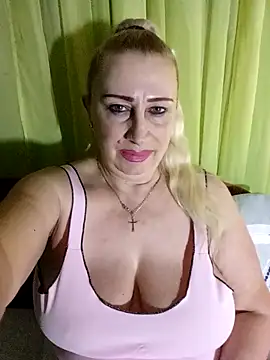 Snapshot of Esenia505 chatting on February 21, 7:59 pm Esenia505 online show from February 21, 7:59 pm