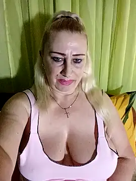 Snapshot of Esenia505 chatting on February 23, 4:37 pm Esenia505 online show from February 23, 4:37 pm